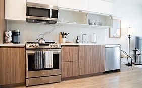 Luxury Apartment With The Hollywood Hills View